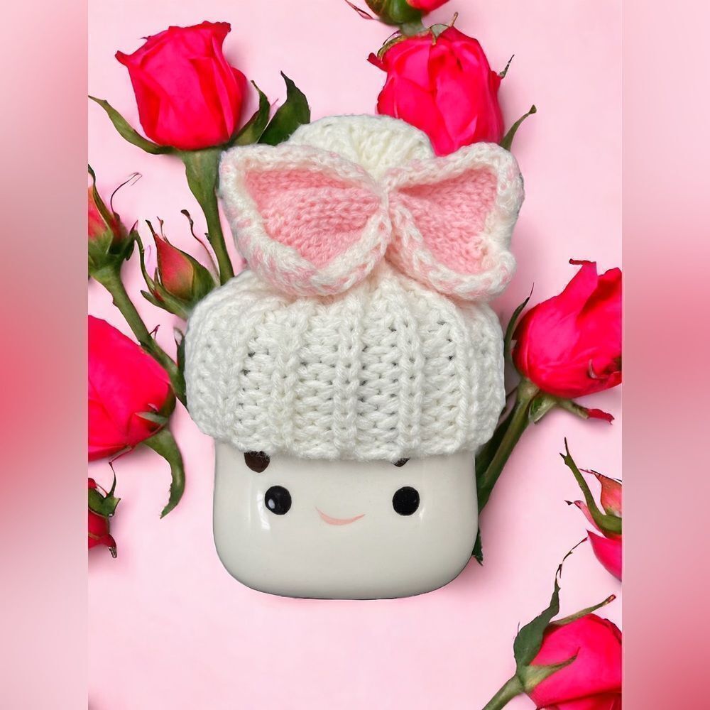 427V - GREAT GIFT! MARSHMALLOW MUG AND‎ VALENTINE HAT